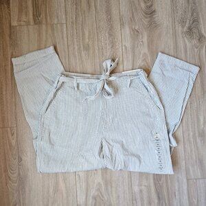 American Eagle high rise taper pants size 10 NEW